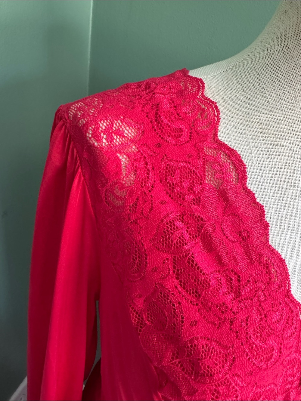 Red Vintage Nightgown & Robe set - Picture 5 of 12